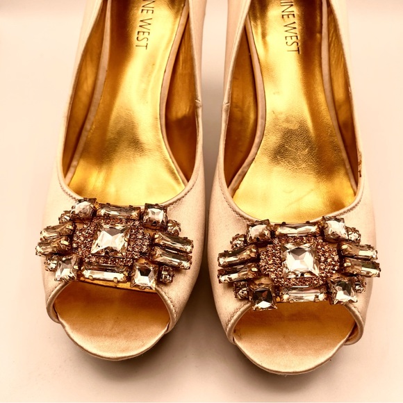 NINE WEST SATIN PLATFORM HEELS - Picture 9 of 13